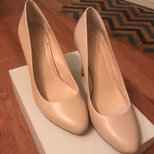 Banana Republic Kelsey Dune Pump